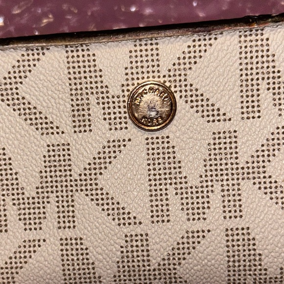 MICHAEL KORS MONOGRAM BEIGE WALLET - Picture 3 of 15